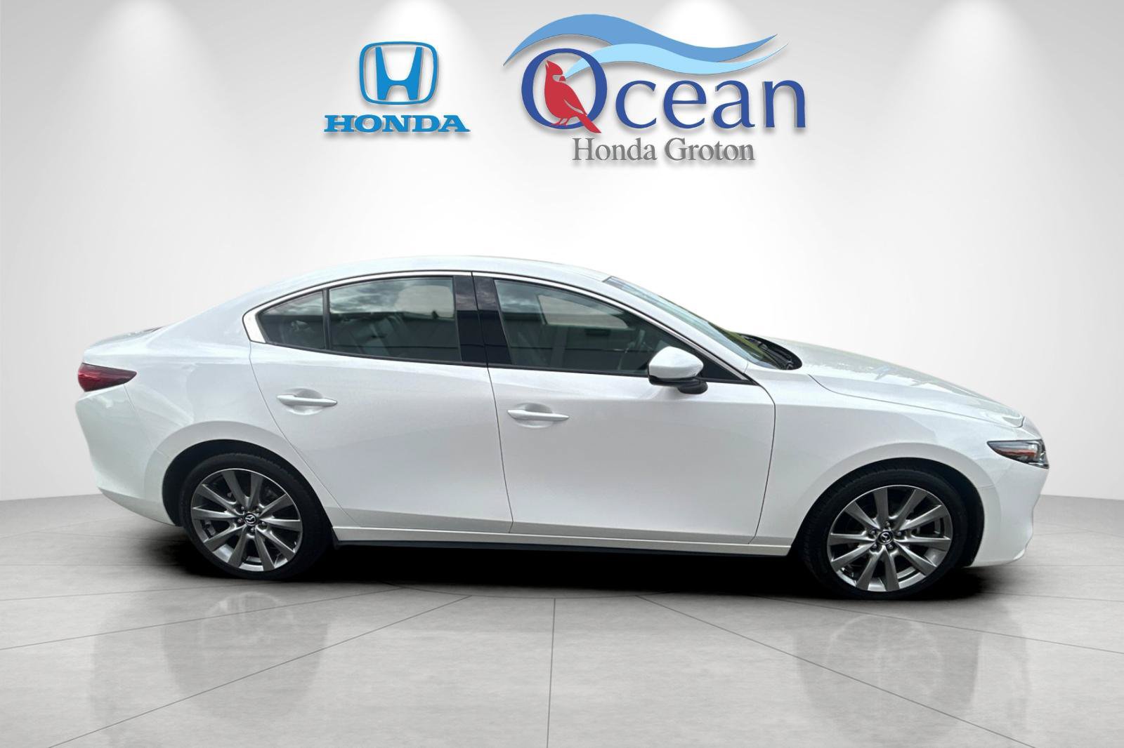 Used 2022 MAZDA MAZDA3 s FWD image 2