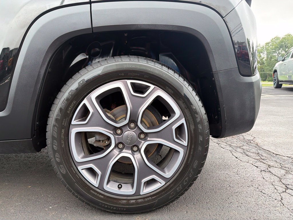 Used 2015 Jeep Renegade Limited AWD/4WD image 7