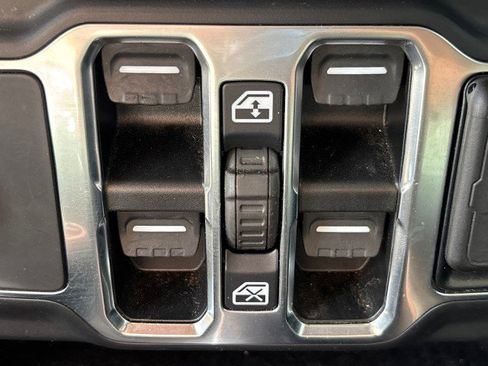 Used 2021 Jeep Gladiator Sport image 18