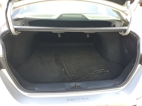 Used 2022 Nissan Sentra SV w/ Trunk Package image 10