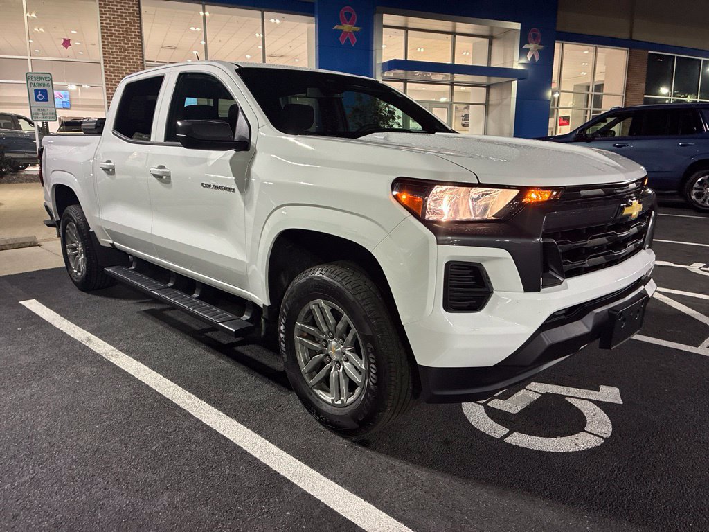 Used 2026 Chevrolet Colorado LT RWD image 3