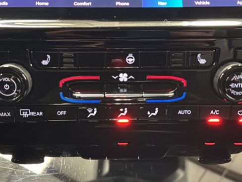 Used 2022 Jeep Grand Cherokee Limited image 17