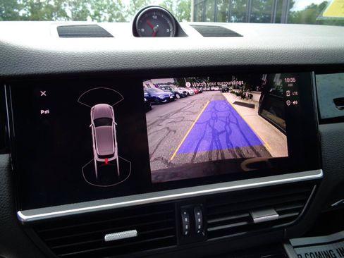 Used 2022 Porsche Cayenne AWD/4WD image 13