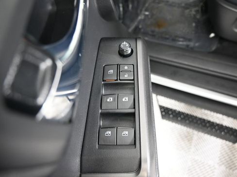 Used 2022 Toyota Tacoma TRD Off-Road w/ TRD Premium Off Road Package AWD/4WD image 19