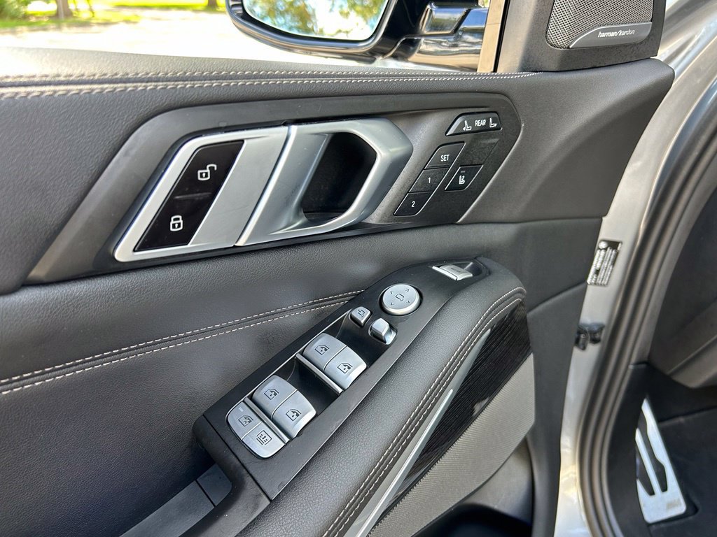 Used 2024 BMW X7 xDrive40i w/ M Sport Package AWD/4WD image 15