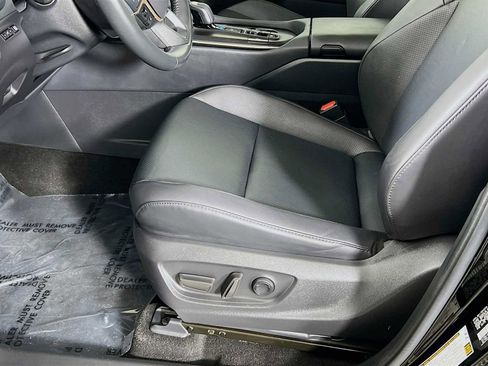 Used 2023 Toyota Crown Limited image 20