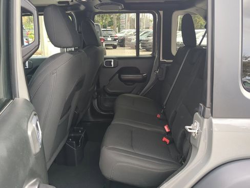 Used 2018 Jeep Wrangler Unlimited Sport S image 14