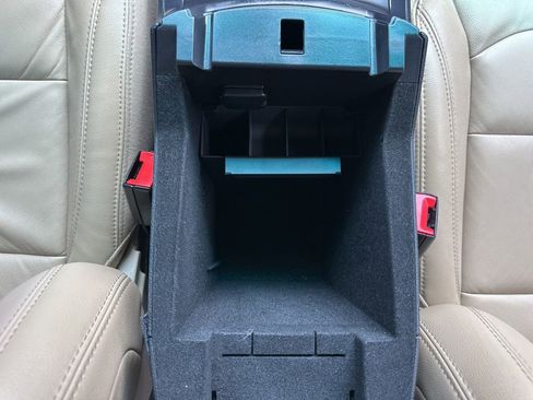 Used 2017 Ford Explorer XLT w/ Equipment Group 202A FWD image 44