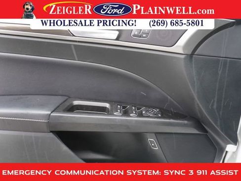 Used 2017 Ford Fusion Energi SE image 7