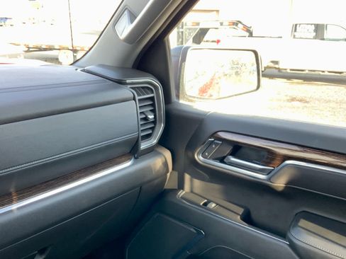 Used 2025 GMC Sierra 1500 Elevation image 37