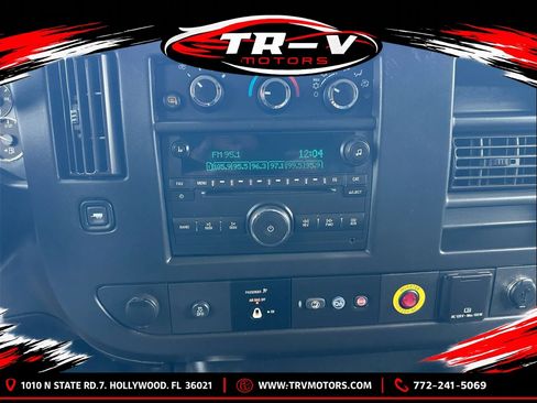 Used 2018 Chevrolet Express 2500 w/ Driver Convenience Package RWD image 17