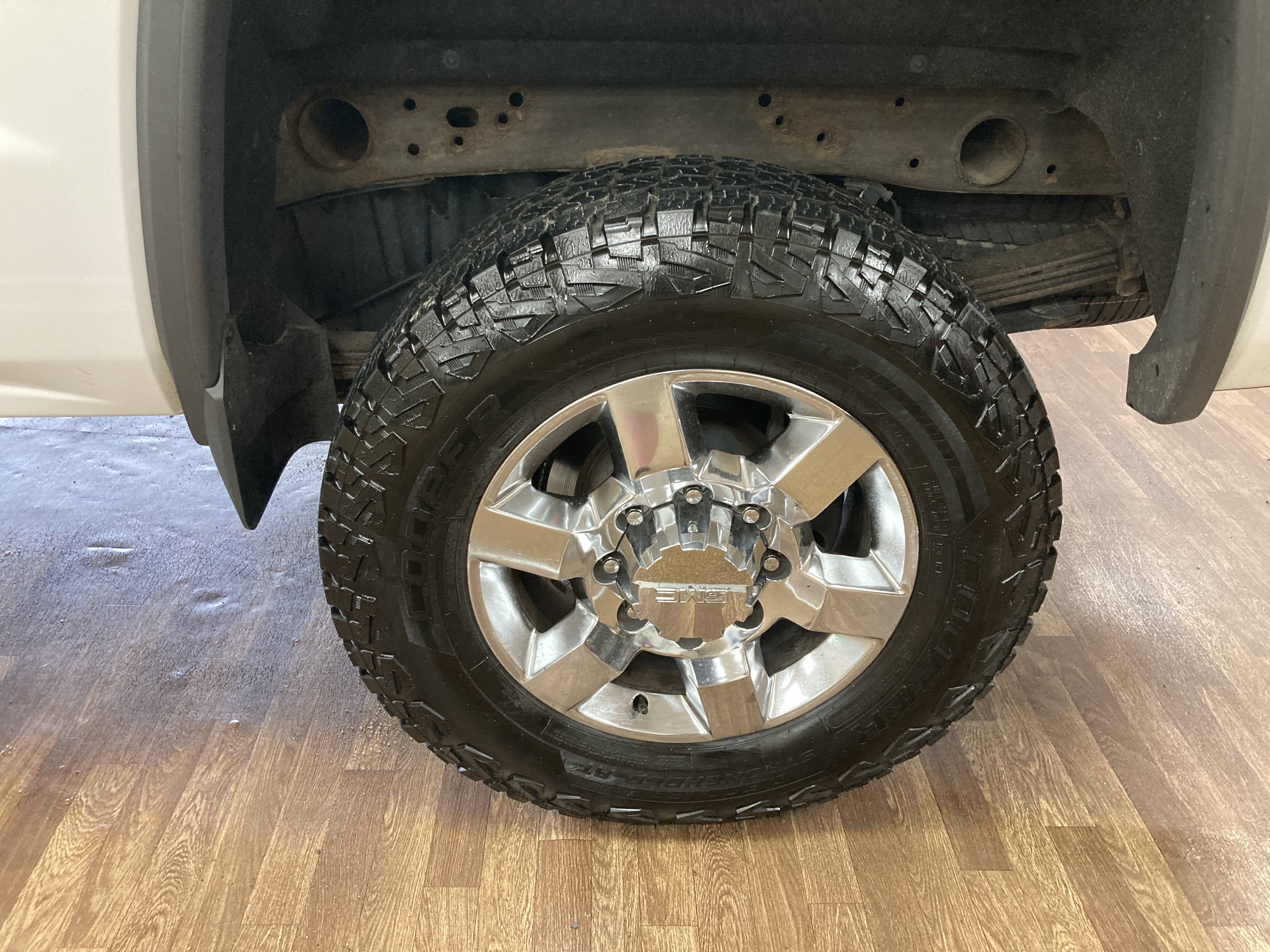 Used 2019 GMC Sierra 2500 SLT w/ Duramax Plus Package AWD/4WD image 10