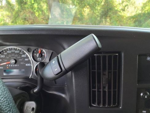 Used 2018 Chevrolet Express 2500 w/ Driver Convenience Package image 21