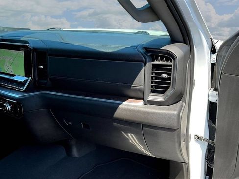 Used 2025 GMC Sierra 1500 SLT AWD/4WD image 29
