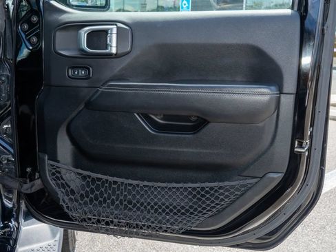 Used 2020 Jeep Wrangler Unlimited Sahara AWD/4WD image 11