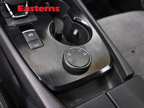 Used 2023 Nissan Rogue SV AWD/4WD image 19