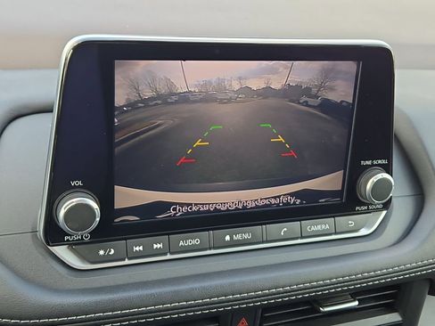 Used 2023 Nissan Rogue S image 25