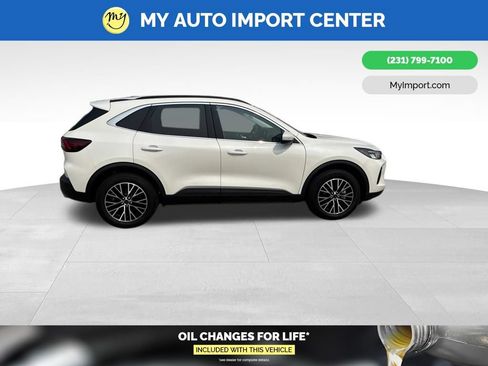 Used 2025 Ford Escape SE FWD image 8