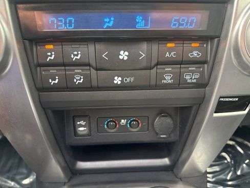 Used 2015 Toyota 4Runner Limited w/ Four Season Floor Mat Package AWD/4WD image 31