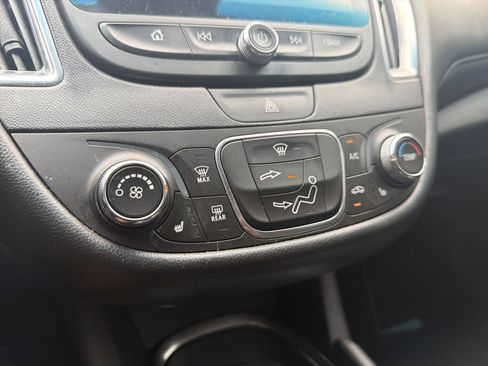 Used 2018 Chevrolet Malibu LT w/ Leather Package FWD image 25