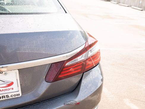 Used 2017 Honda Accord EX image 42