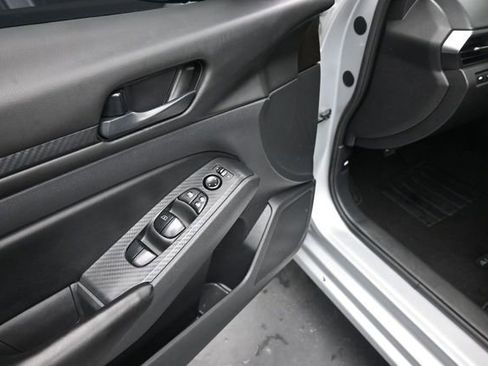 Used 2024 Nissan Altima 2.5 S FWD image 14