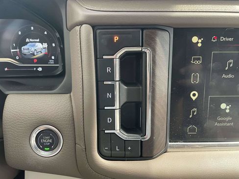 Used 2024 GMC Yukon XL Denali w/ Denali Reserve Package AWD/4WD image 17
