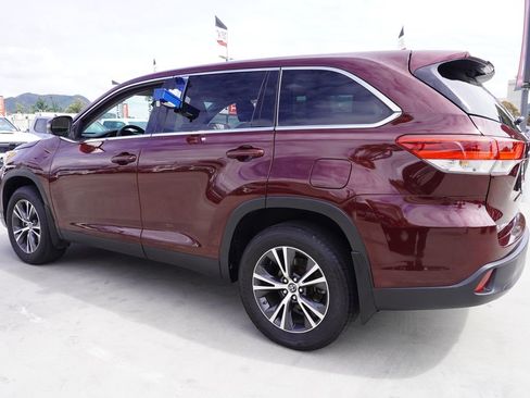 Used 2019 Toyota Highlander LE FWD image 5
