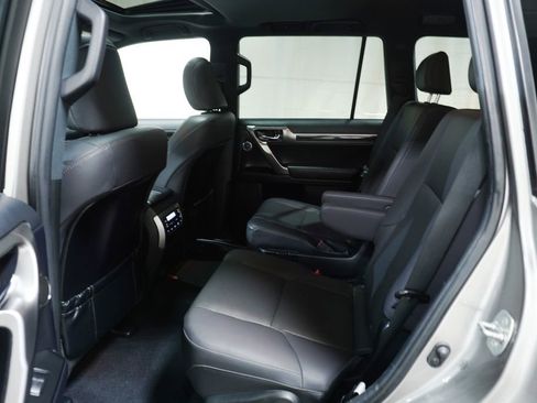 Used 2022 Lexus GX 460 Premium w/ Accessory Package AWD/4WD image 15