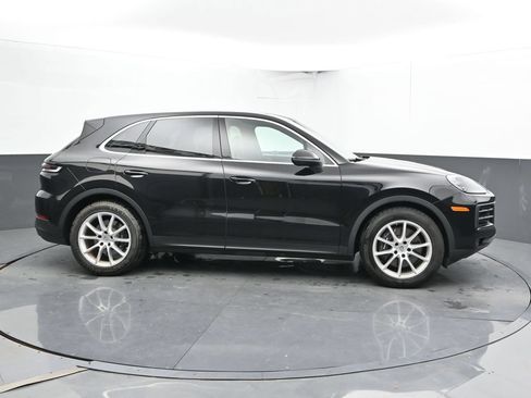 Used 2024 Porsche Cayenne AWD/4WD image 3