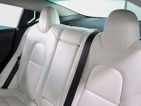 Used 2021 Tesla Model 3 Standard Range Plus image 22