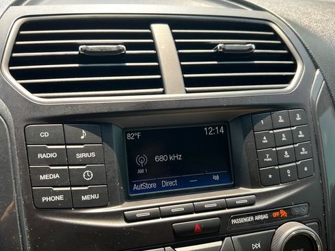 Used 2017 Ford Explorer XLT FWD image 26