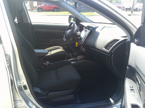 Used 2025 Mitsubishi Outlander Sport AWD image 27