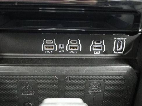 Used 2025 RAM 1500 Laramie w/ Night Edition image 36