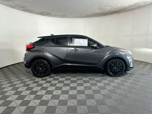 Used 2021 Toyota C-HR LE FWD image 2