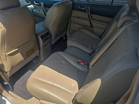 Used 2013 Toyota Highlander Limited FWD image 12