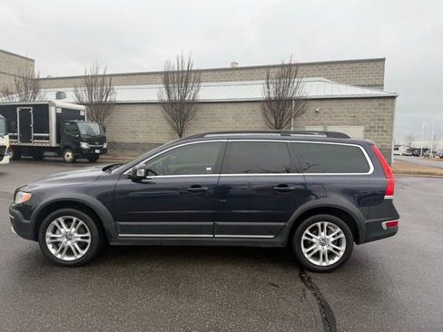 Used 2016 Volvo XC70 T5 Premier w/ Proximity Package image 2