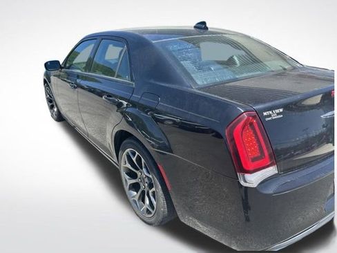 Used 2017 Chrysler 300 S RWD image 9