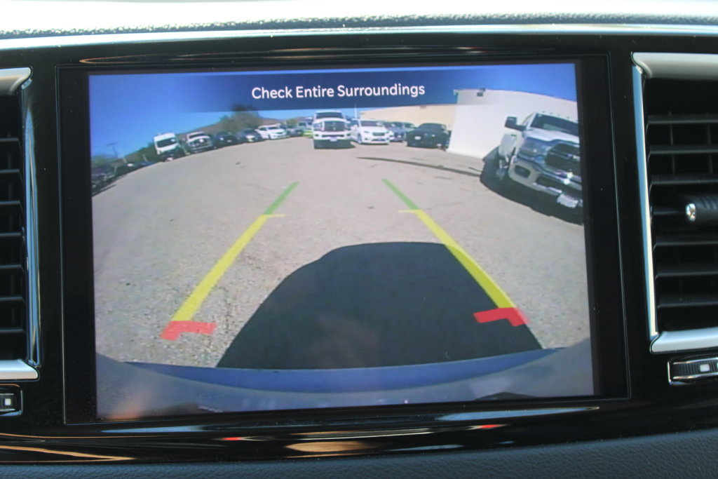 Used 2024 Chrysler Pacifica Touring-L FWD image 23