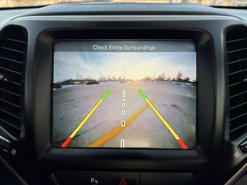 Used 2017 Jeep Cherokee High Altitude image 18