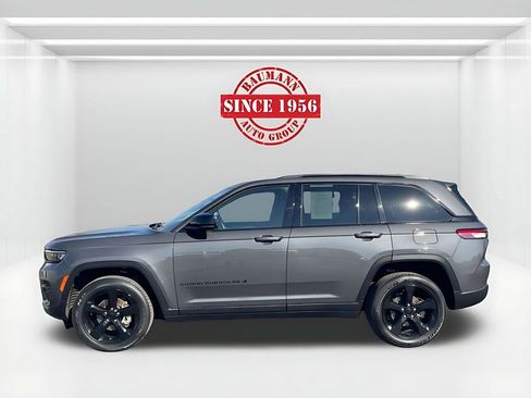 Used 2022 Jeep Grand Cherokee Altitude image 9