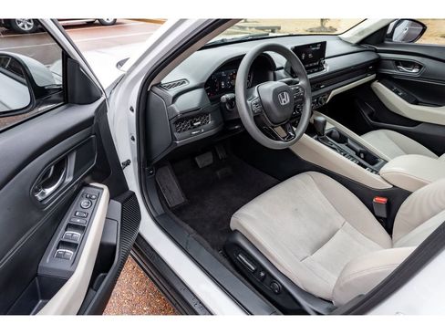 Used 2023 Honda Accord EX image 10