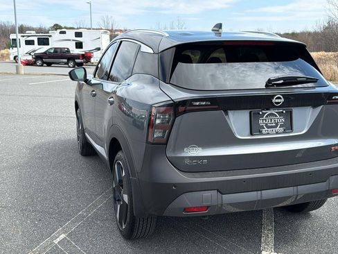 Used 2025 Nissan Kicks SR FWD image 9