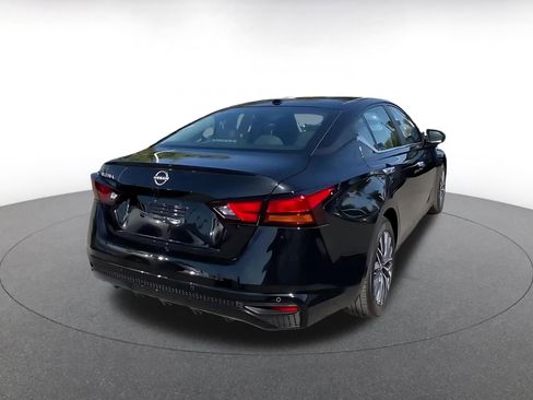 Used 2025 Nissan Altima 2.5 SV image 14