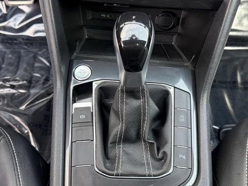 Used 2024 Volkswagen Tiguan SE R-Line FWD image 19