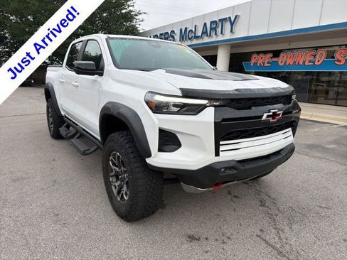 Used 2024 Chevrolet Colorado ZR2 w/ ZR2 Convenience Package III AWD/4WD image 2