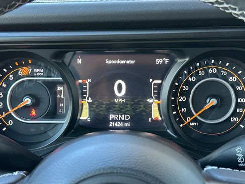Used 2025 Jeep Wrangler Unlimited Rubicon AWD/4WD image 24