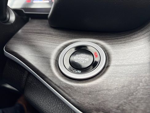 Used 2024 Jeep Grand Cherokee L Limited w/ Luxury Tech Group II image 24