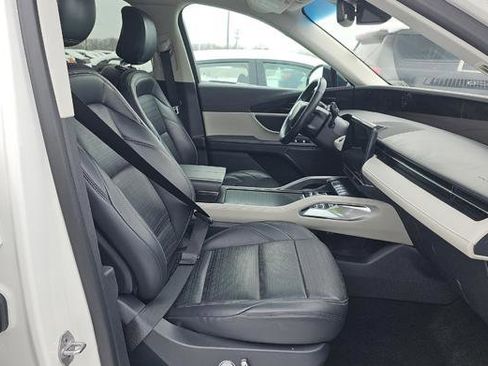 Used 2024 Lincoln Nautilus Reserve image 10