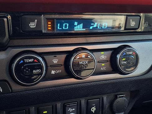 Used 2017 Toyota Tacoma TRD Off-Road w/ Premium & Technology Package image 23